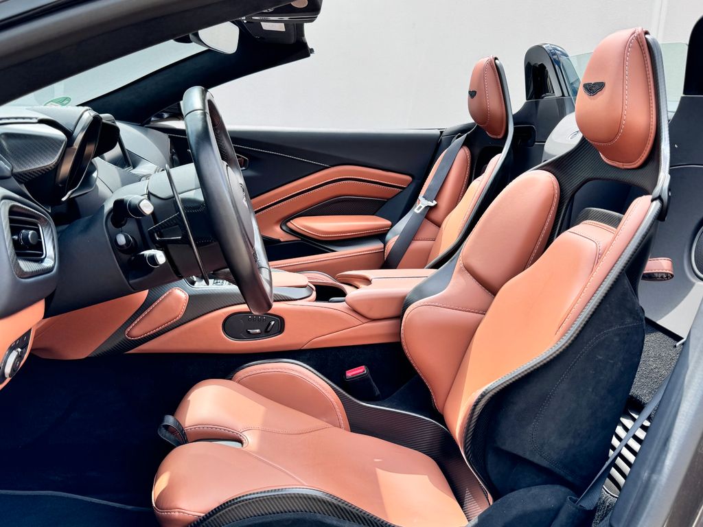 Aston Martin V12 Vantage 2023