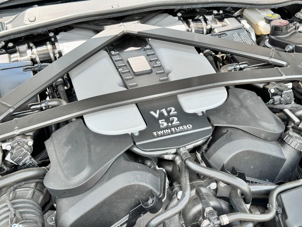 Aston Martin V12 Vantage 2023