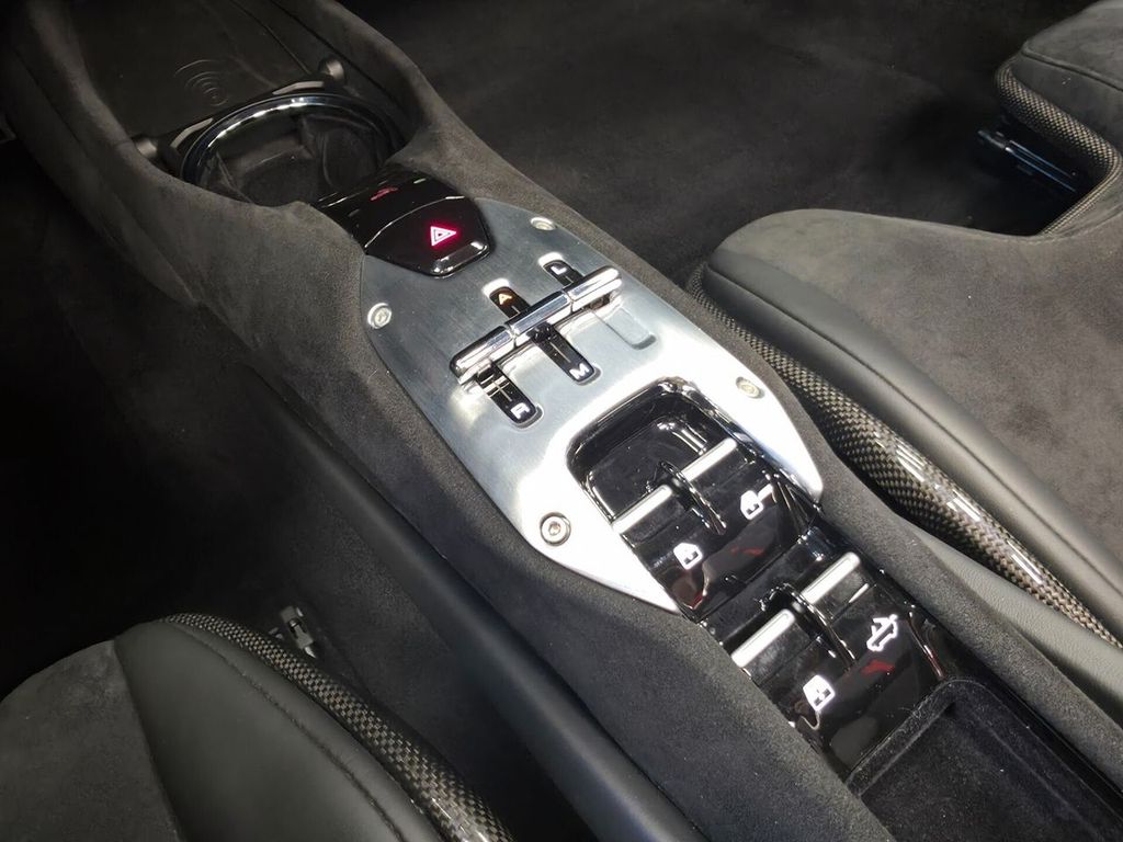 Ferrari 296 GTS 2024