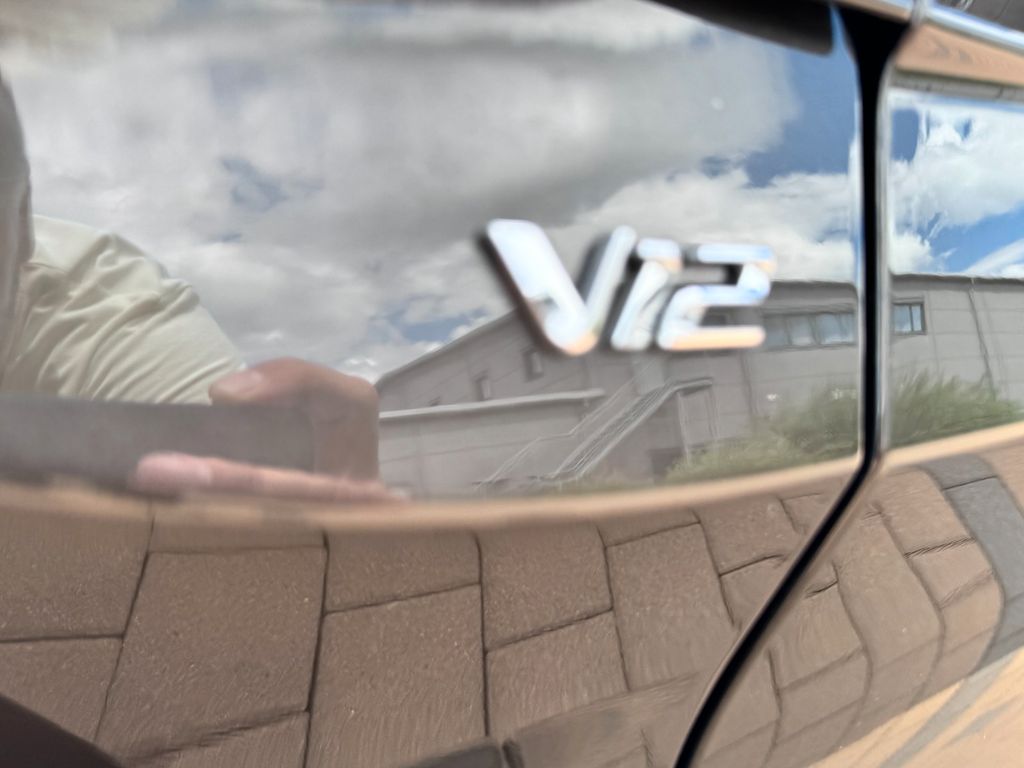 Aston Martin V12 Vantage 2023