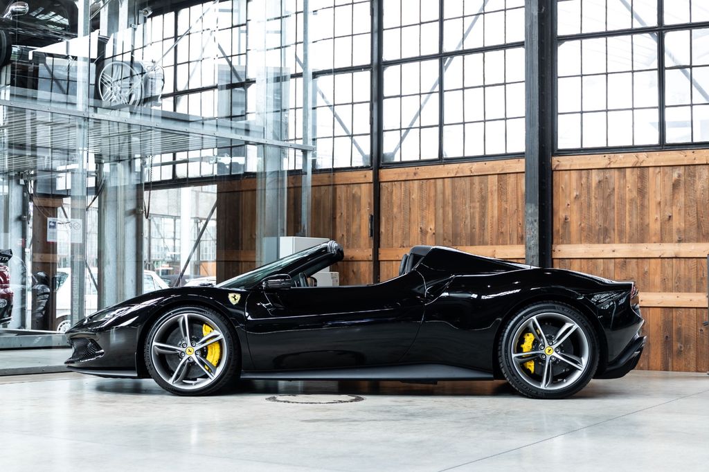 Ferrari 296 GTS 2024