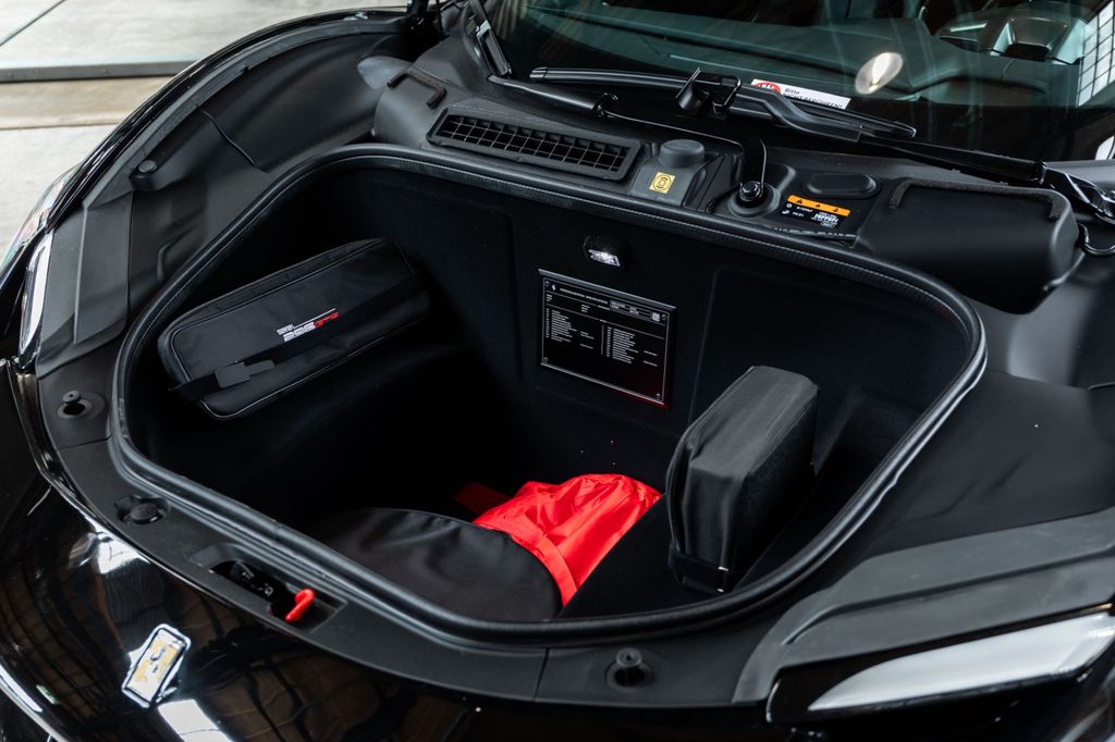 Ferrari 296 GTS 2024