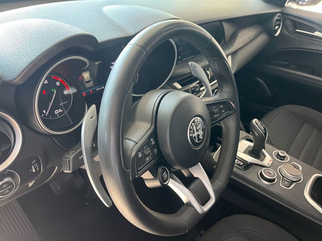 Alfa Romeo Stelvio 2021