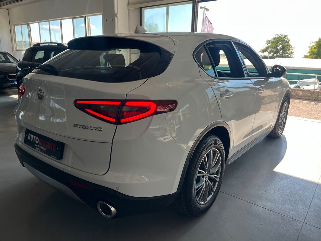 Alfa Romeo Stelvio 2021