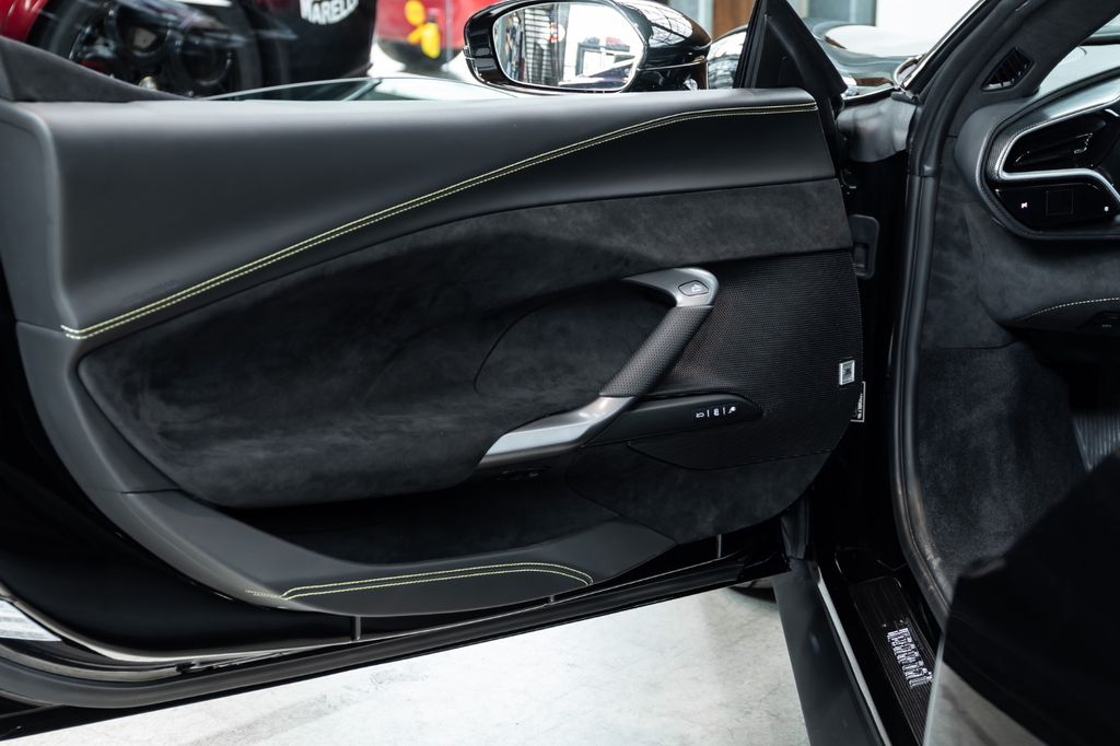 Ferrari 296 GTS 2024