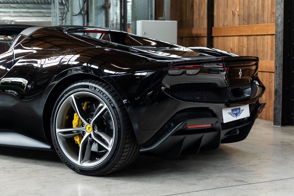 Ferrari 296 GTS 2024