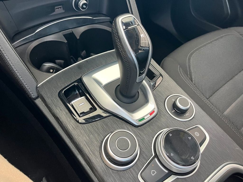 Alfa Romeo Stelvio 2021
