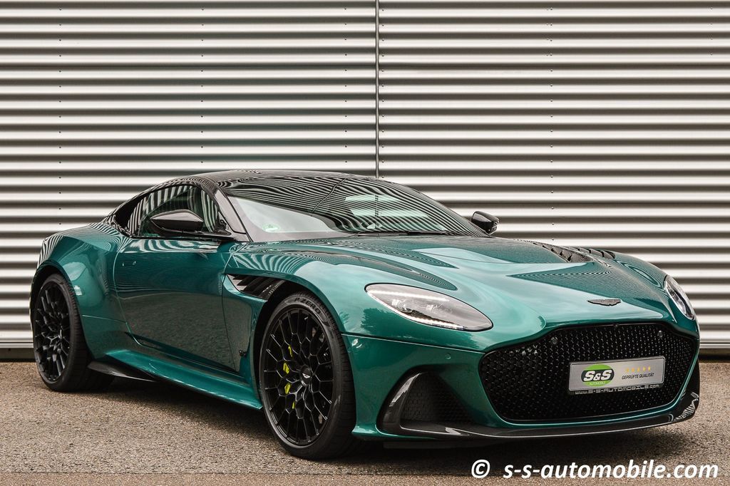 Aston Martin DBS 2024