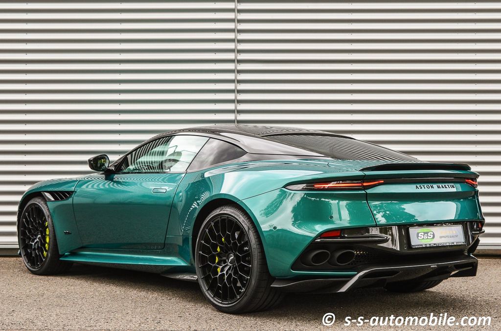 Aston Martin DBS 2024