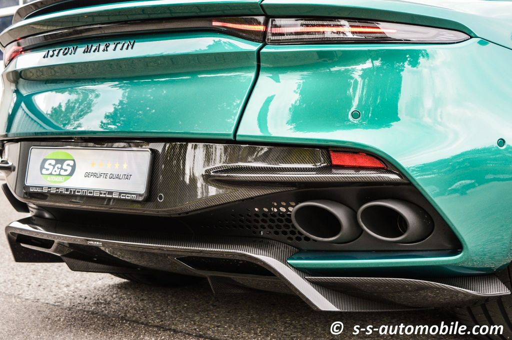 Aston Martin DBS 2024