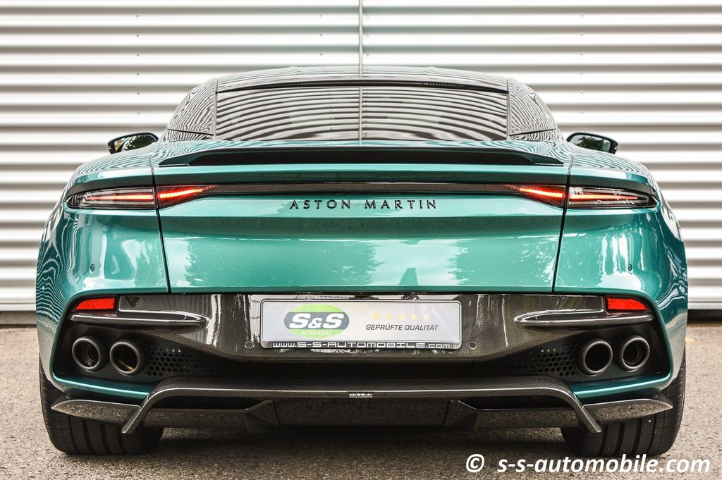 Aston Martin DBS 2024