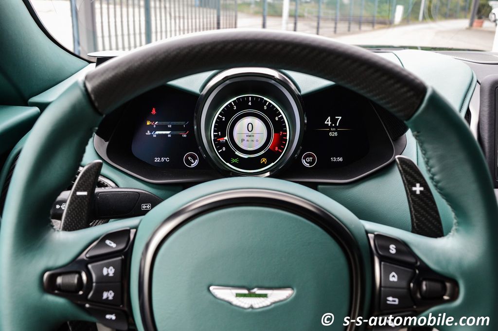 Aston Martin DBS 2024
