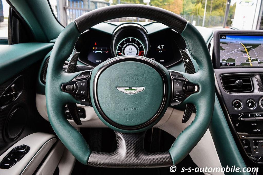 Aston Martin DBS 2024