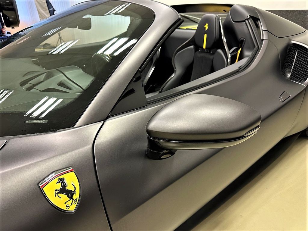 Ferrari 296 GTS 2025