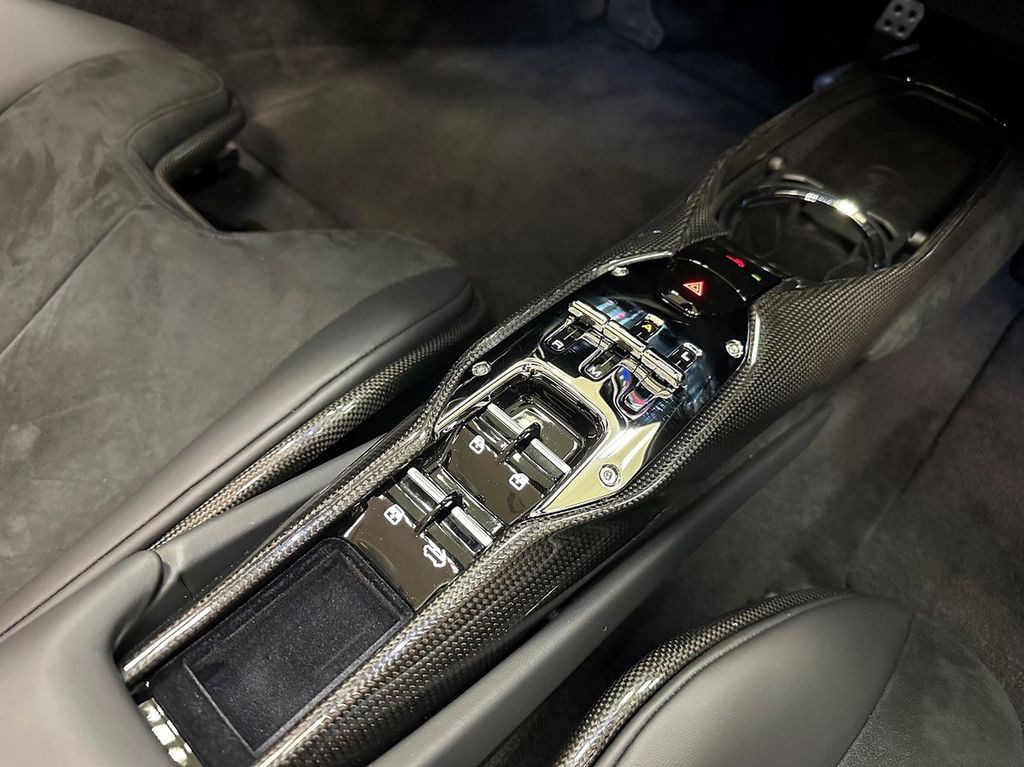 Ferrari 296 GTS 2025