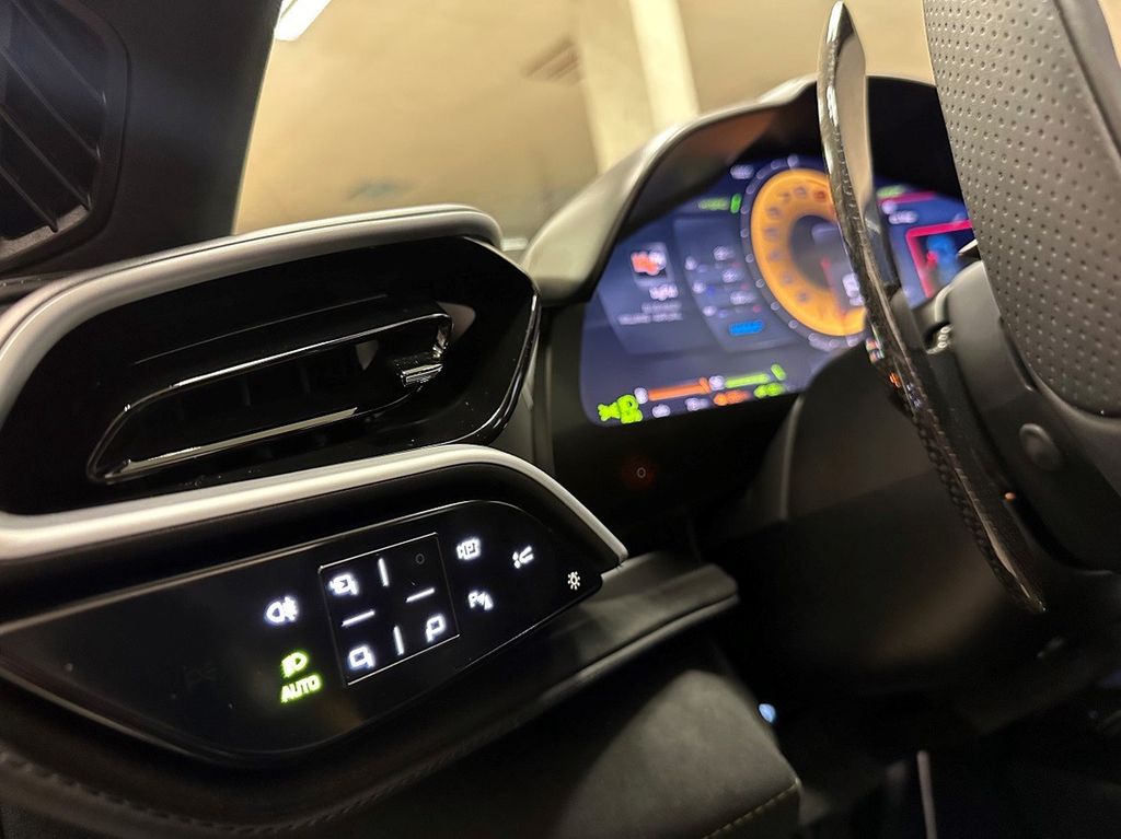 Ferrari 296 GTS 2025