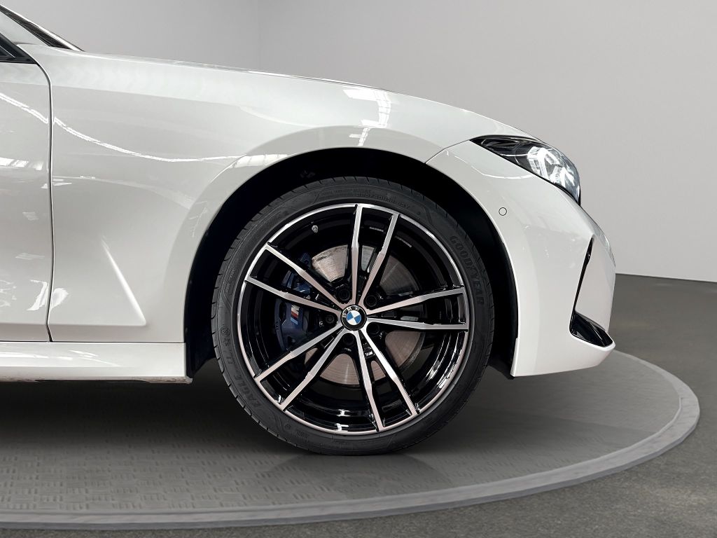 BMW 330 2024