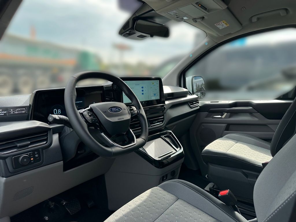 Ford Tourneo Custom 2025