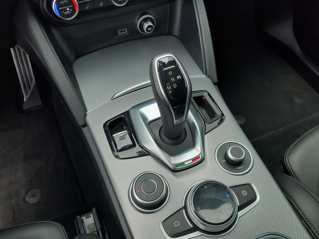 Alfa Romeo Stelvio 2021