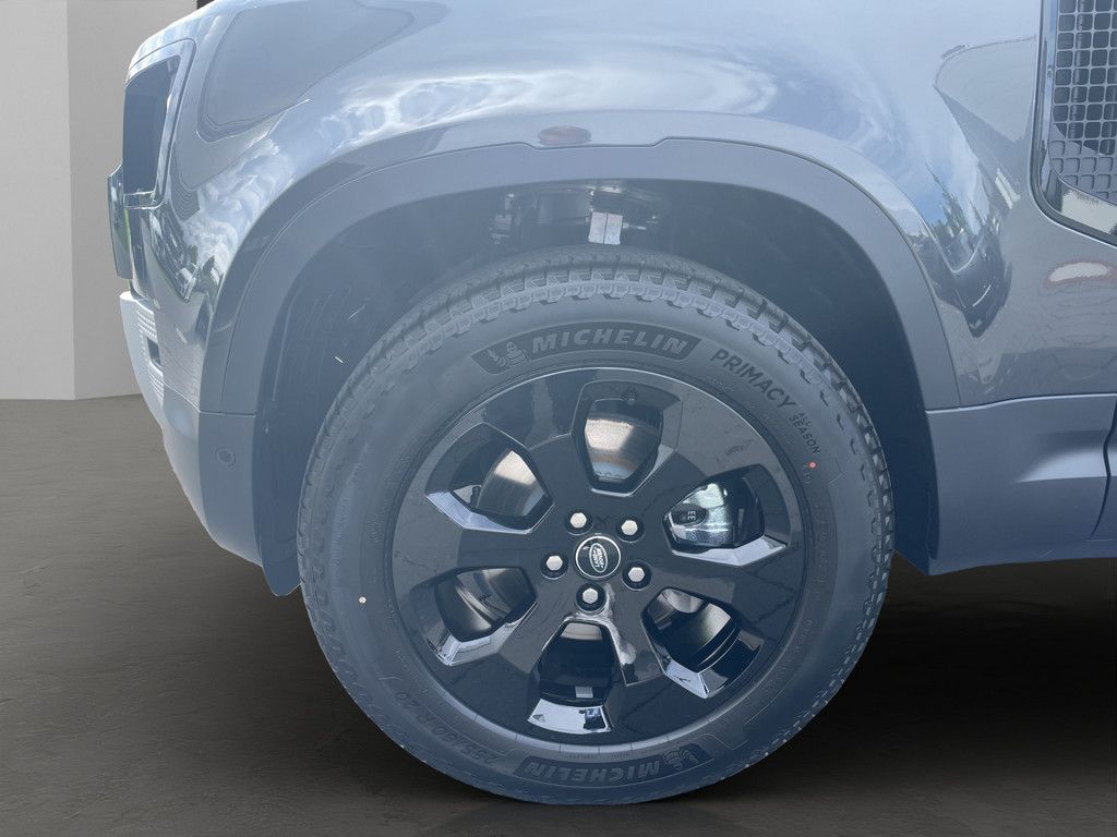 Land Rover Defender 2025