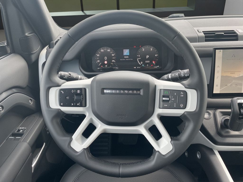 Land Rover Defender 2025
