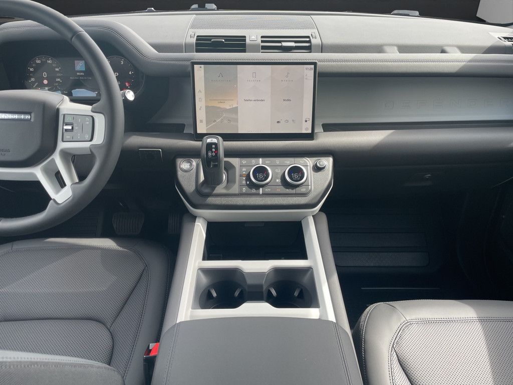 Land Rover Defender 2025