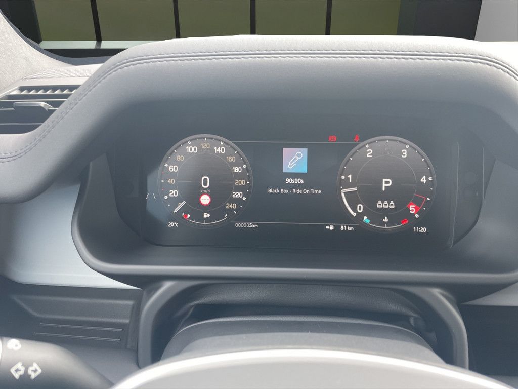 Land Rover Defender 2025