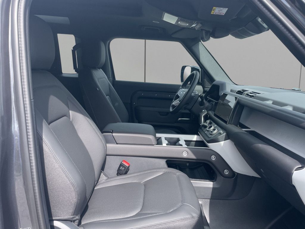 Land Rover Defender 2025