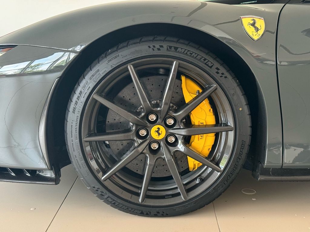 Ferrari SF90 2025