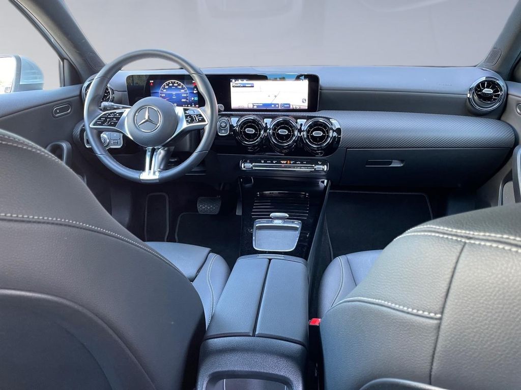 Mercedes-Benz A 180 2024