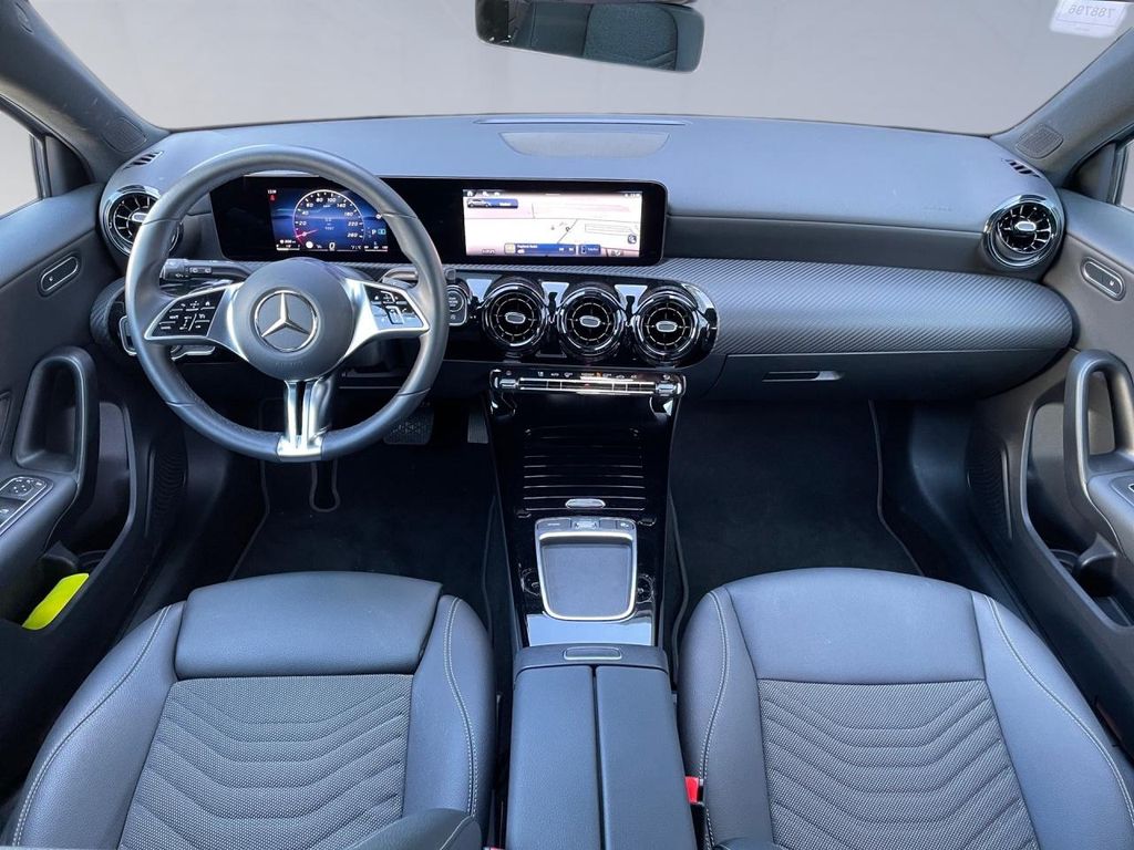 Mercedes-Benz A 180 2024