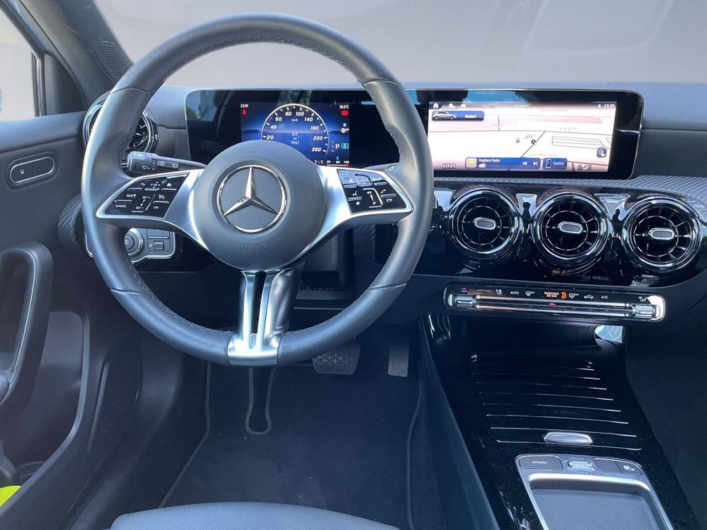 Mercedes-Benz A 180 2024