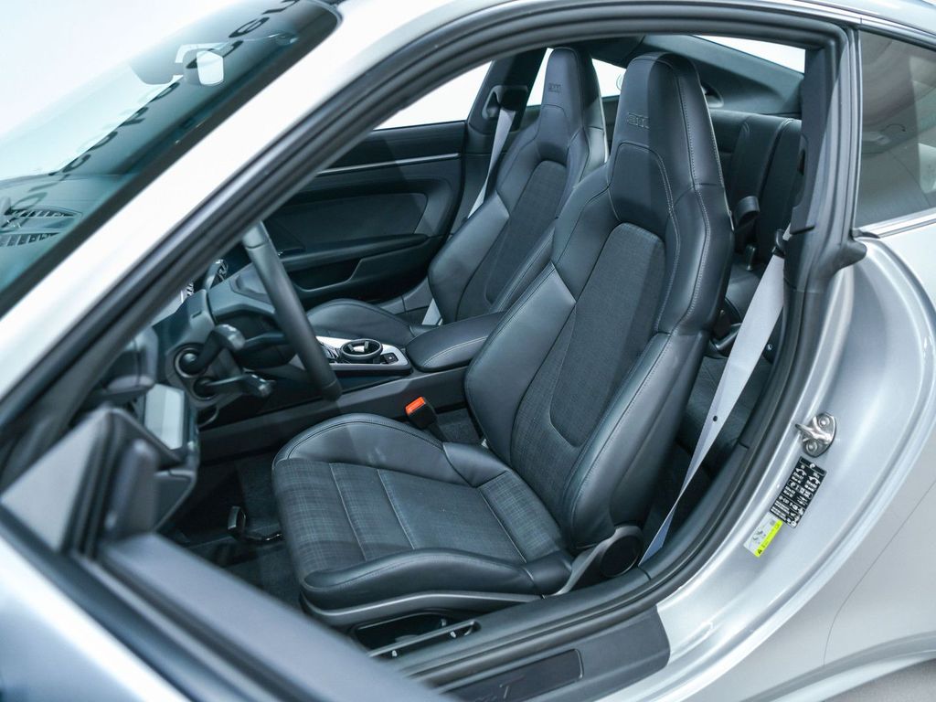 Porsche 992 2025