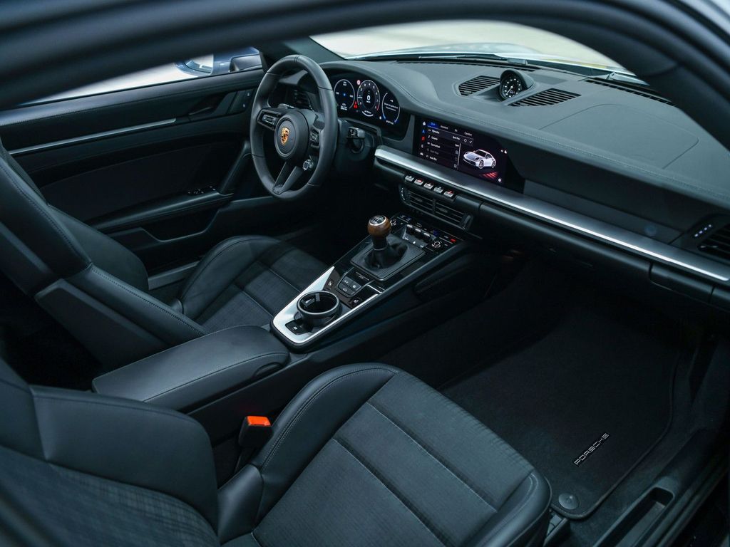 Porsche 992 2025