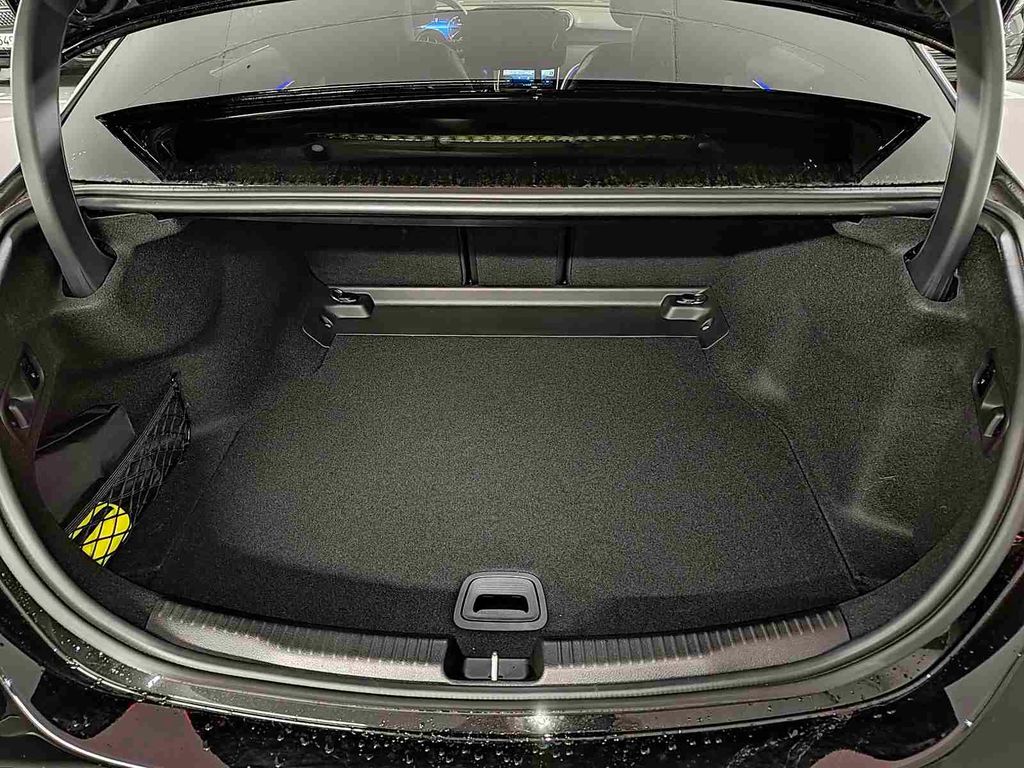 Mercedes-Benz C 200 2025