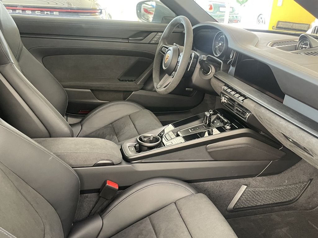 Porsche 992 2023