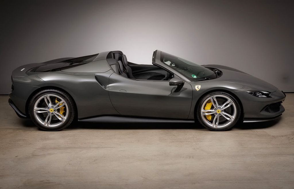 Ferrari 296 GTS 2024