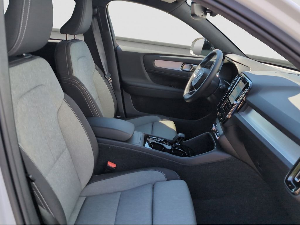 Volvo XC40 2025