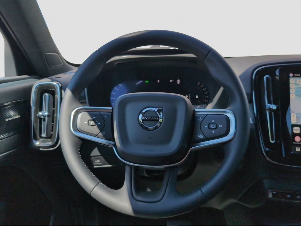 Volvo XC40 2025