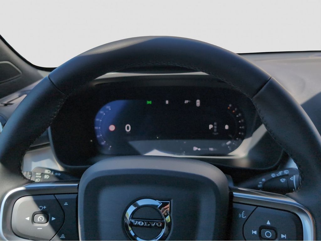 Volvo XC40 2025