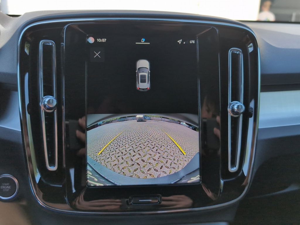 Volvo XC40 2025