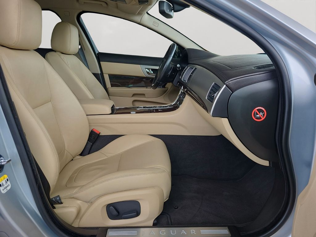 Jaguar XF 2013