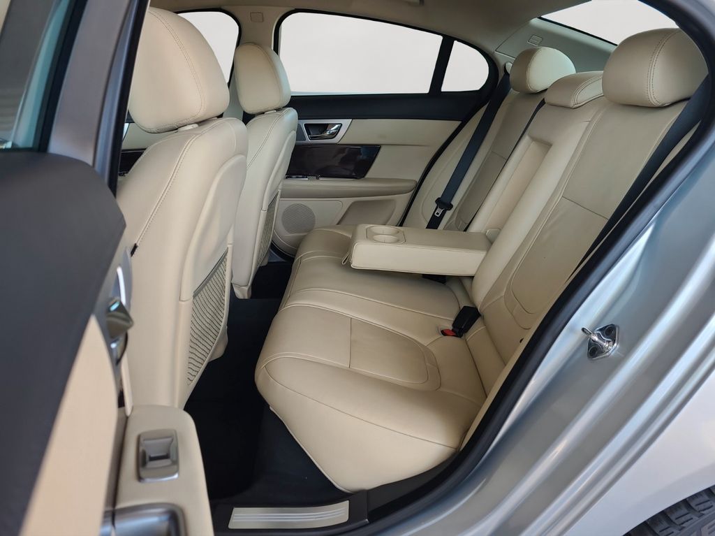 Jaguar XF 2013
