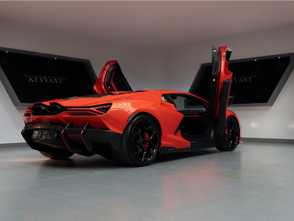 Lamborghini Revuelto 2025
