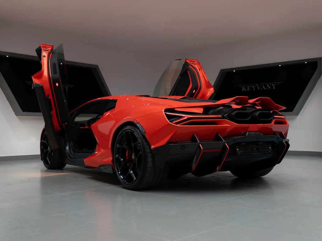 Lamborghini Revuelto 2025