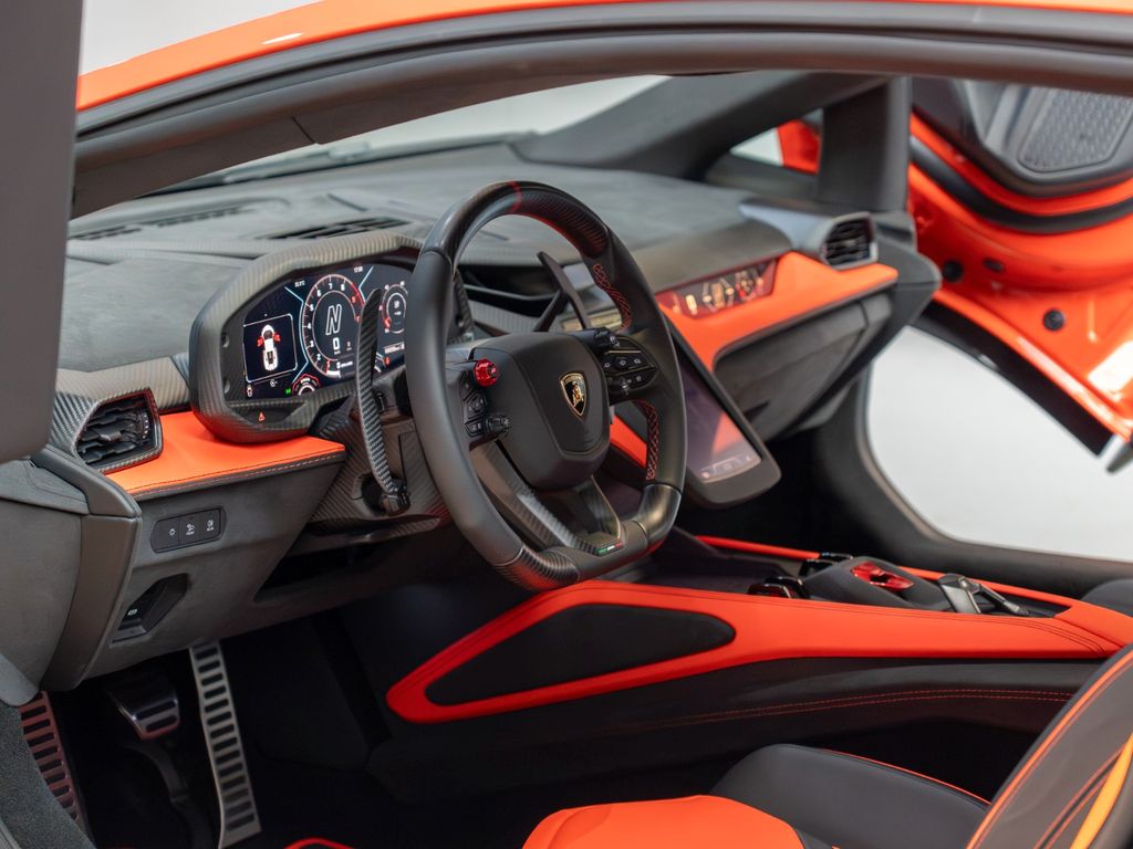 Lamborghini Revuelto 2025