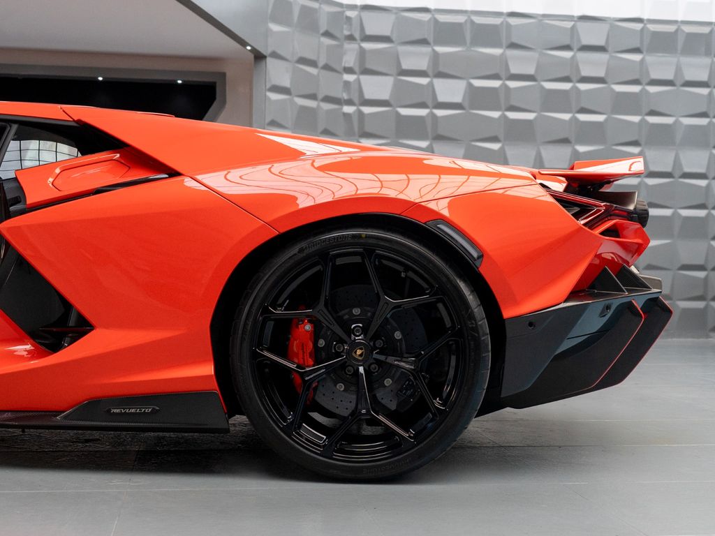 Lamborghini Revuelto 2025