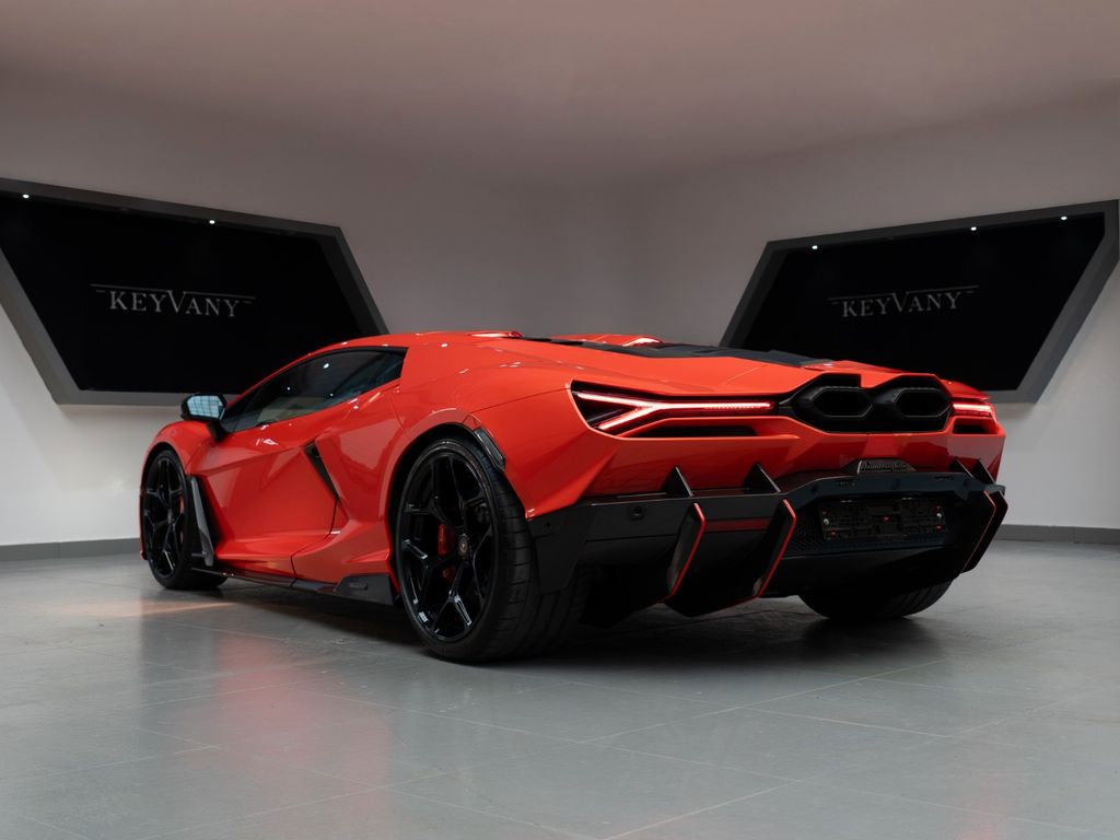 Lamborghini Revuelto 2025