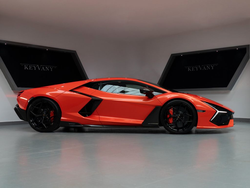 Lamborghini Revuelto 2025