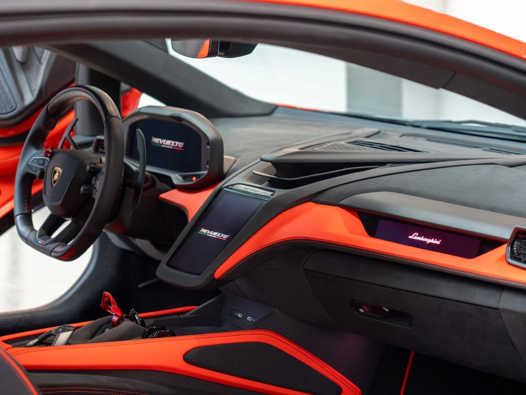 Lamborghini Revuelto 2025